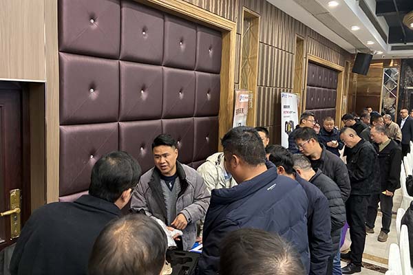 為嘉賓介紹我司產品 為嘉賓介紹我司產品